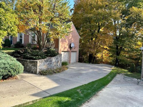 1921 Grovepointe Dr, Florence, KY 41042-4310