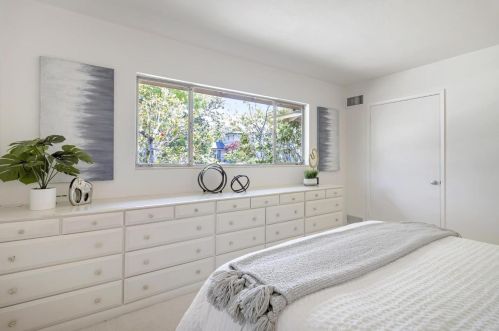 1558 Edgewood Dr, Palo Alto CA  94303-2819 exterior