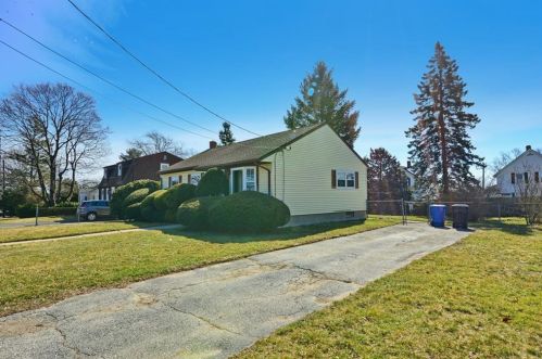 23 Rosemont Ave, Cumberland RI  02864-7518 exterior