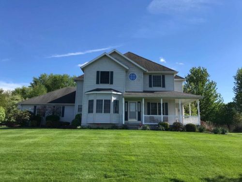 19820 Bluff Dr, Goshen, IN 46526-8520