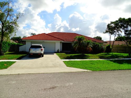 2057 Amesbury Cir, West Palm Beach, FL 33414-8086