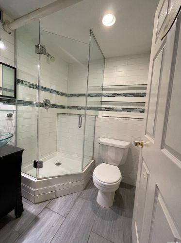 22-17 41st St, Long Island City, NY 11105-1025