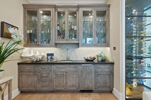 2691 Crestview Dr, Newport Beach CA  92663-5626 exterior