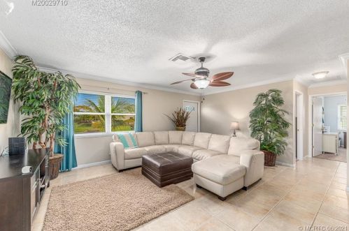 1387 Petunia Ave, Fort Pierce, FL 34952-5324