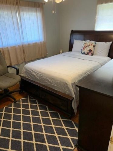 884 Parkstone Dr, Stone Mountain, GA 30083-3573