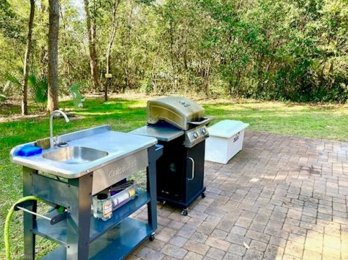 352 Park Ave, Defuniak Springs FL  32435-2611 exterior