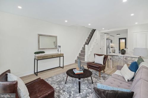 1742 Dorrance St, Philadelphia, PA 19145-2109