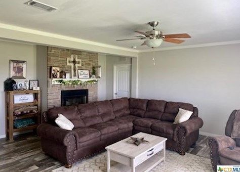 946 County Road 303, Edna, TX 77957-4707