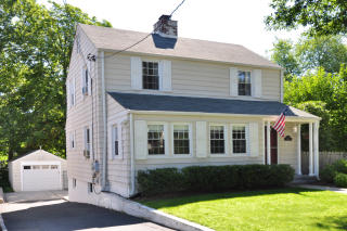 9 Whittier St, Hartsdale, NY 10530-1342