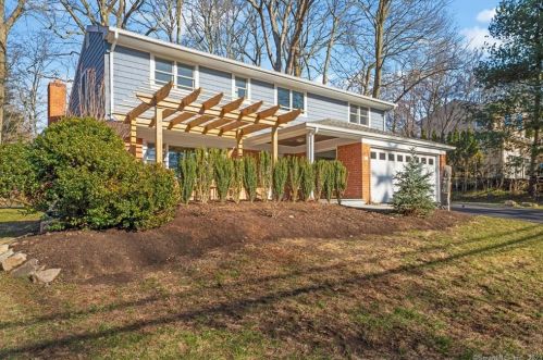 59 Denise Dr, Stamford, CT 06905-2718
