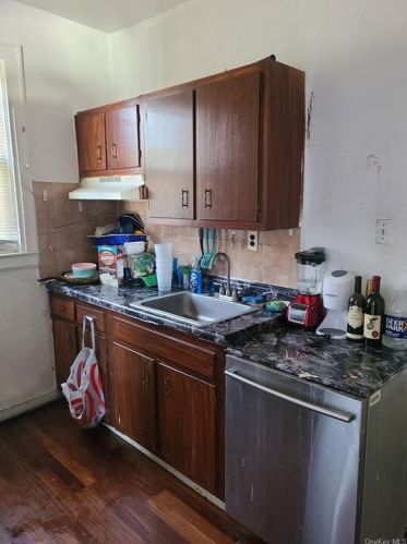 2879 Dill Pl, Bronx NY  10465-2419 exterior