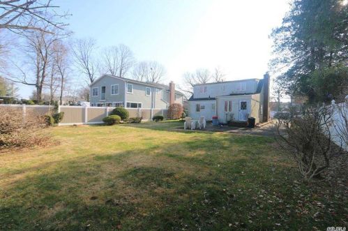576 Hawthorne St, Hempstead, NY 11552-3112