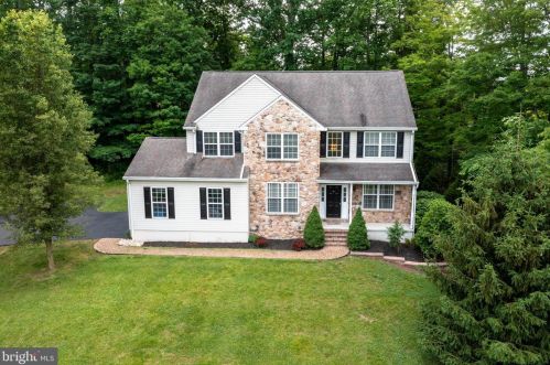 102 Rose Ln, Perkiomenville, PA 18074-9568