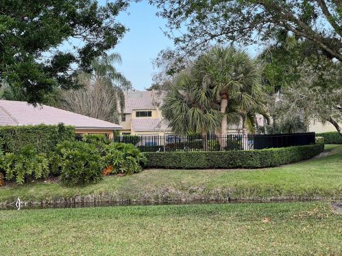 1989 Canterbury Cir, West Palm Beach, FL 33414-6231