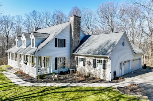 890 Country Club Dr, Cincinnati, OH 45245-2834
