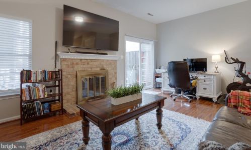 8816 Ridge Hollow Ct, Springfield VA  22152-1424 exterior