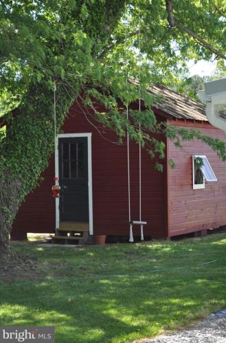 10842 Kings Hwy, Montross VA  22520-2038 exterior