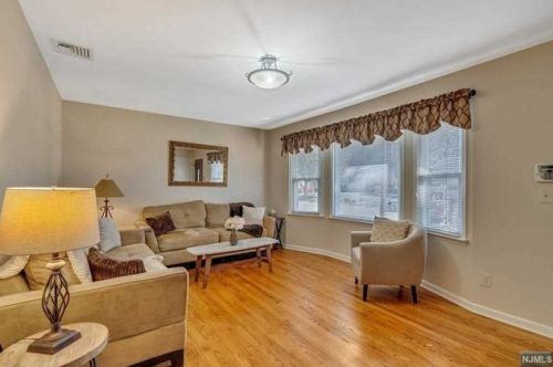 83 Calumet Ave, Oakland NJ  07436-2902 exterior