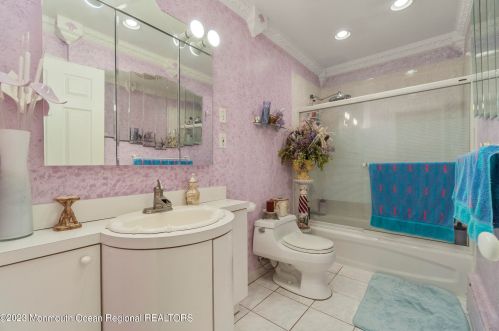 40 Wilson Ave, Morganville NJ  07751-9786 exterior