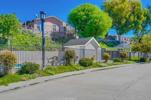 28101 Vista View Dr, Santa Clarita CA  91351-5710 exterior