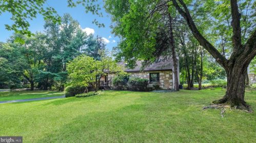 976 Woodland Dr, Southampton, PA 18966-4214