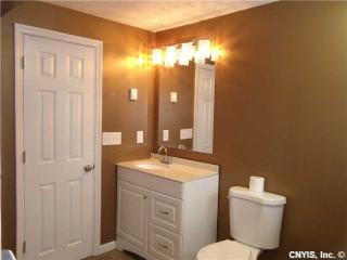 352 Long Branch Rd, Syracuse NY  13209-1094 exterior