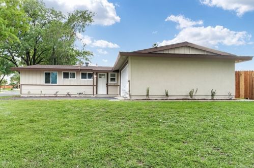 3250 Arapahoe St, Riverside, CA 92503-5707