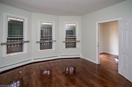 52 15th St, East Orange, NJ 07017-5135