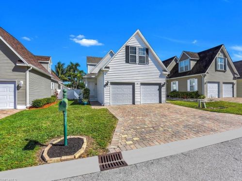 401 Leawood Cir, Naples, FL 34104-4164
