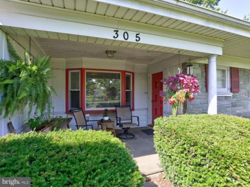 305 Main St, Bareville, PA 17540-1926