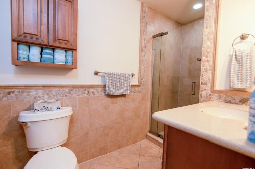 22 Little Harbor Rd, Mount Sinai NY  11766-1208 exterior