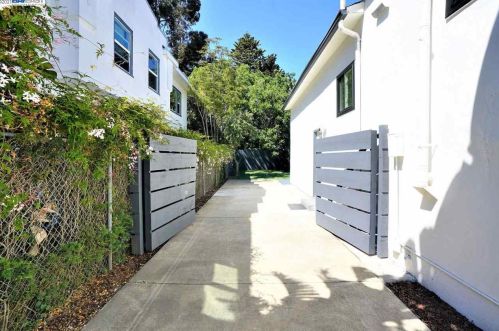 836 47th St, Oakland CA  94608-3202 exterior