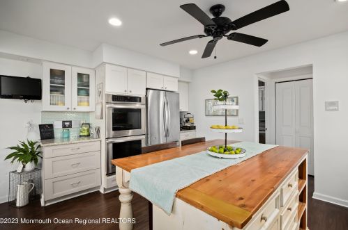 1600 Bch Blvd, Lacey NJ  08731-5031 exterior