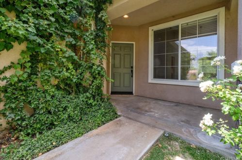 25741 Bronte Ln, Santa Clarita, CA 91381-1129