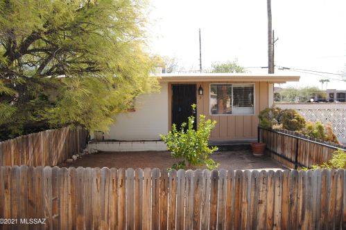 5901 Oracle Rd, Tucson, AZ 85704-3827