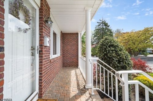 9 High Ct, West Paterson, NJ 07424-1910