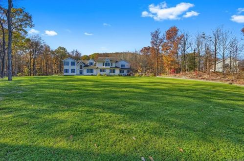23 Round Hill Rd, Washingtonville, NY 10992-2030
