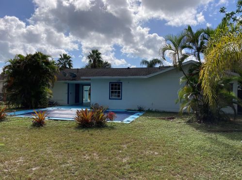 271 Faring Ave, Fort Pierce FL  34983-1758 exterior