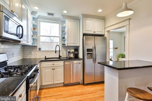 425 Gln Echo Rd, Philadelphia PA 19119-2915 exterior