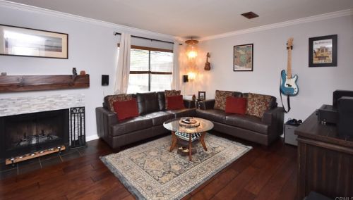 943 Marlin Dr, Vista, CA 92084-5652