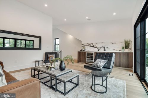 4915 Western Ave, Washington DC  20016-4319 exterior