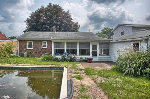 3000 Morningside Dr, Camp Hill PA  17011-5818 exterior