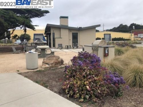 208 2nd Ave, Pacifica CA  94044-2202 exterior