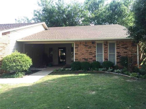 2822 Wagon Trl, Enid, OK 73703-1632
