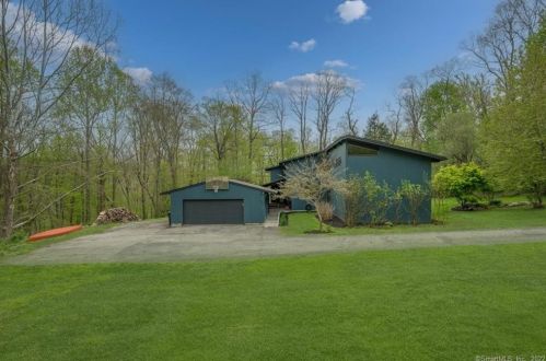 836 Salem Rd, Ridgefield, CT 06877-1723