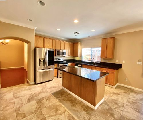 1480 Red Ribbons Ln, Manteca CA  95337-7925 exterior