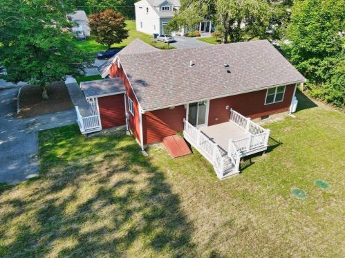 39 Cala Ave, Tiverton RI  02878-3214 exterior