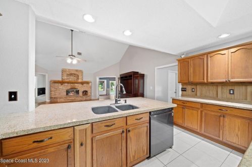 3381 Peroutka Ln, Cocoa FL 32927-3719 exterior