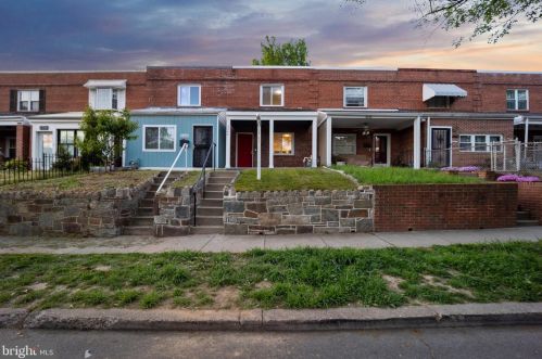 3342 Ames St, Washington, DC 20019-1315