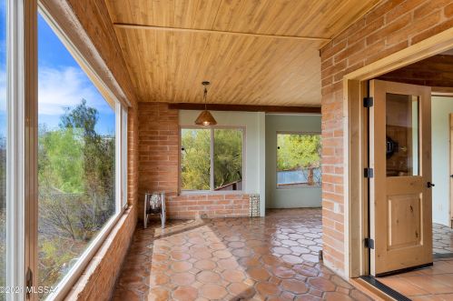 5710 Lady Ln, Tucson, AZ 85704-3906